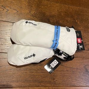 Small Women’s White Mittens (GORE-TEX)